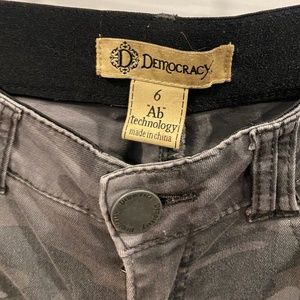 Democracy Ab solution Camouflage Ankle Skimmer Size 6 Pants